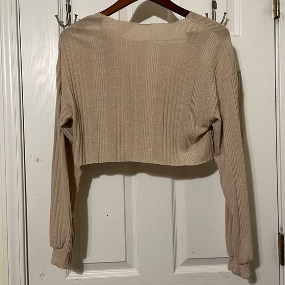Shein Ribbed Notched Raw-Cut Crop Top - Picture 2 of 3